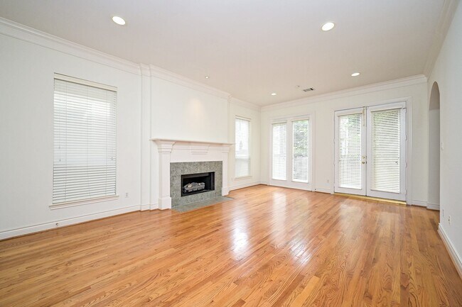 Photo - 1915 Woodbury St