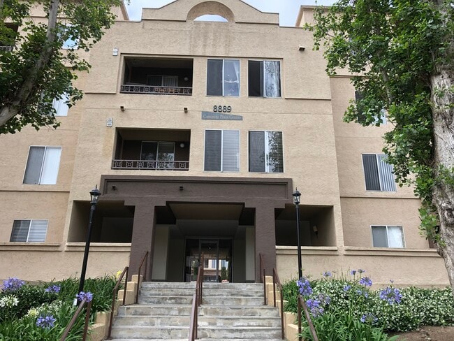 Building Photo - 8889 Caminito Plz Unit 7221