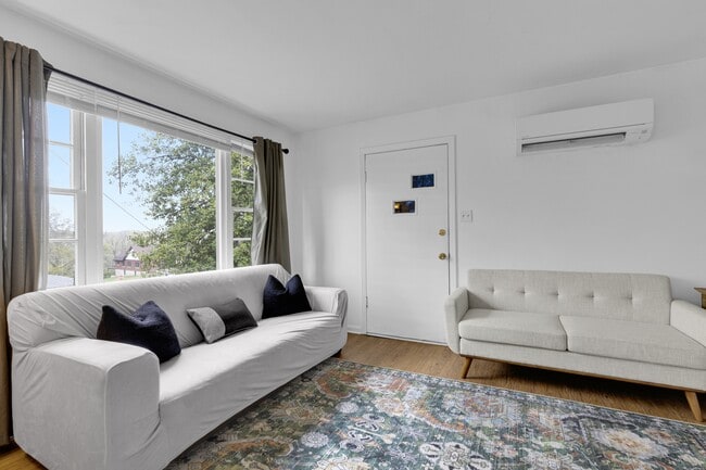 Photo - 305 Connell St