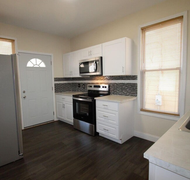 Photo - 1170 Walters St