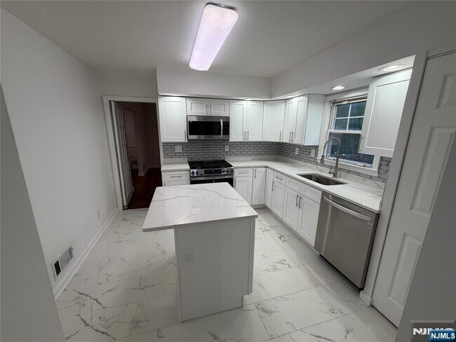 225 Hillside Ave