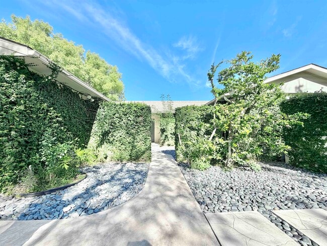 Photo - 205 McPherson Dr