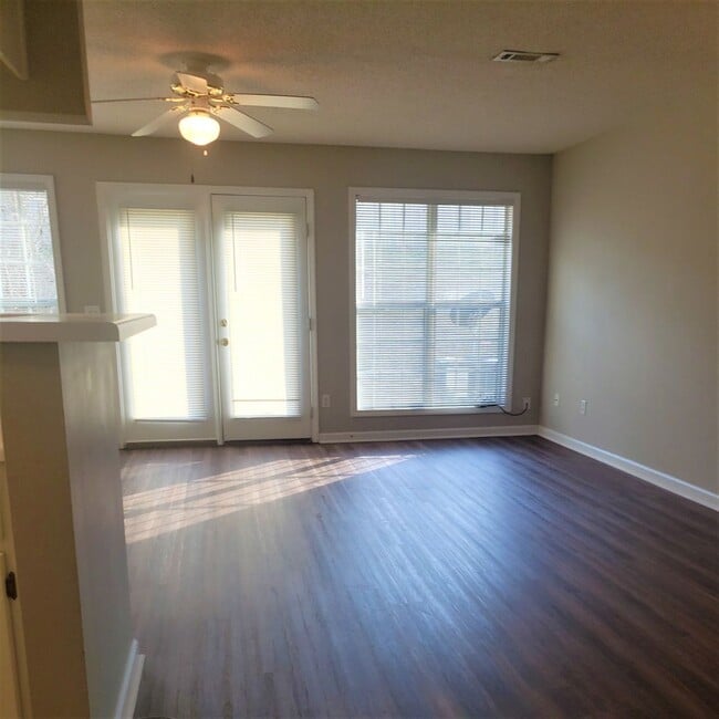 Photo - 218 Foxchase Ln