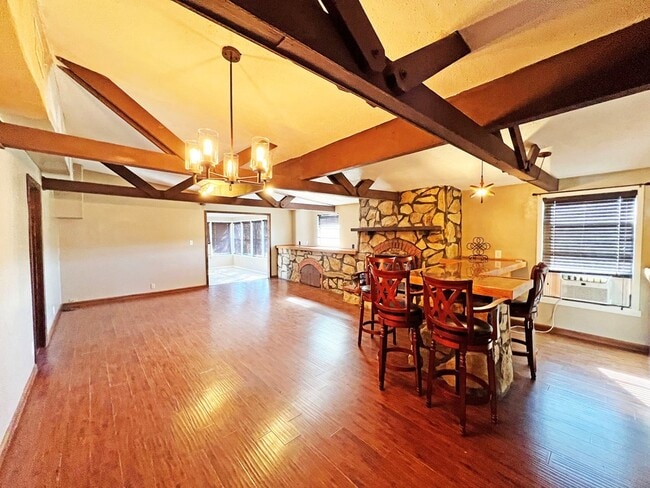 Photo - 1102 W Brown St