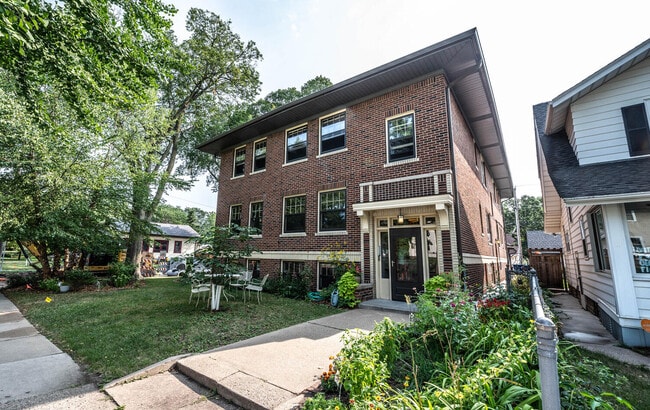 4701 Grand Ave S - Entrance - 4701 Grand Ave S Unidad #1 Rental