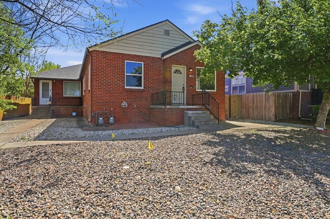 Building Photo - $2,895.95, 3-bed, 2-bath duplex in Denver with a washer and dryer and $300 off the first month's ...