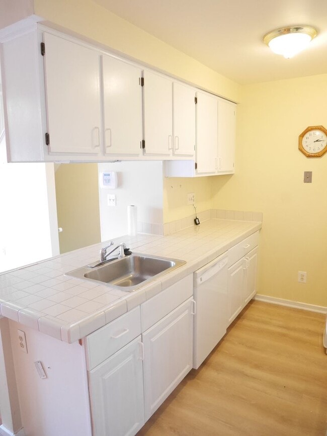 Photo - Beautiful 2 Bedroom Condo with a Loft- PRIME LOCATION!!