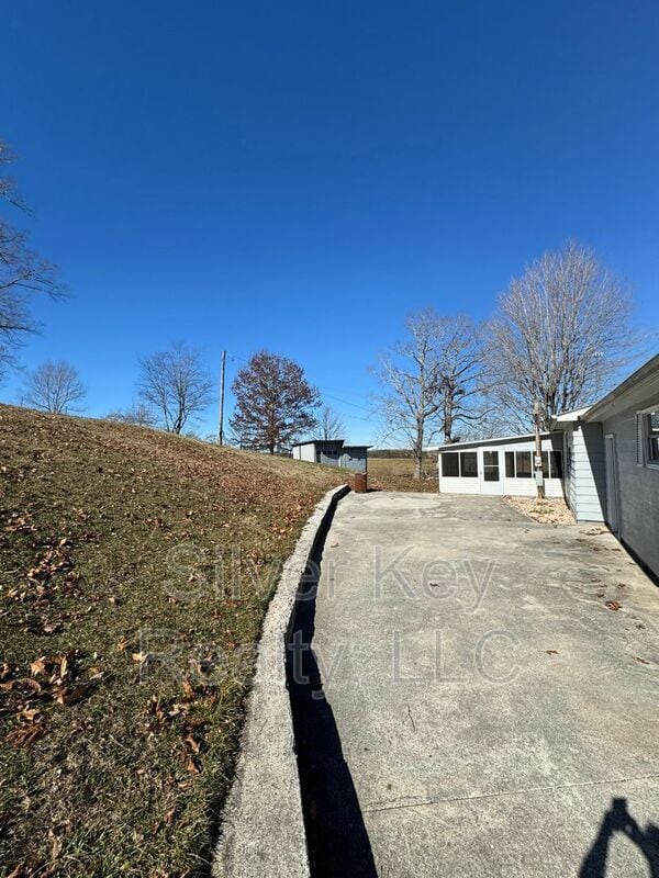 Photo - 2955 Oakland Rd