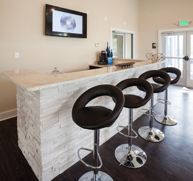 Lake's Edge by Cortland Apartments Pickerington, OH