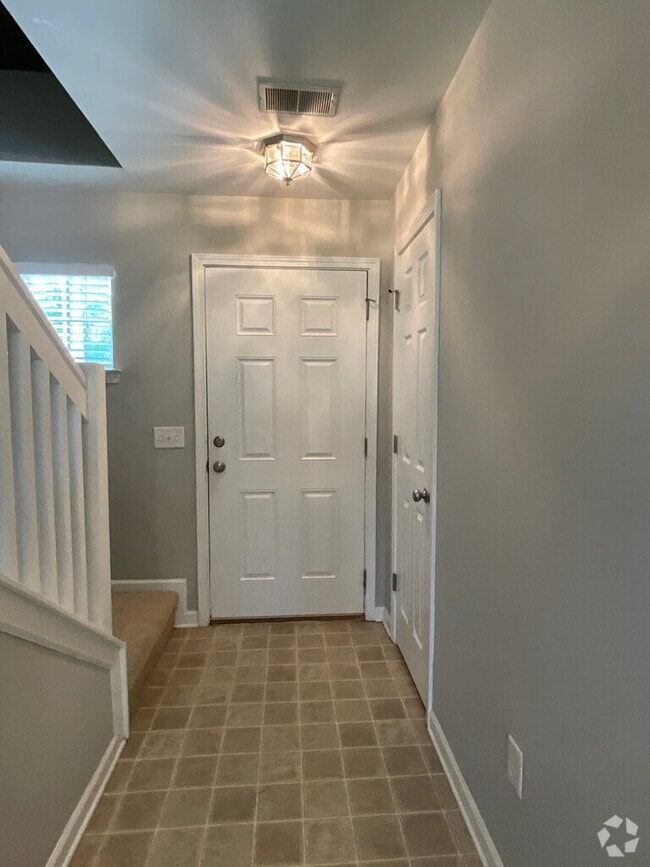 Building Photo - Spacious Townhome in Pooler