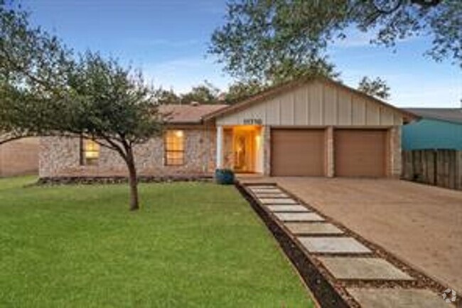 Building Photo - Remodeled 3BR/2BA Single-Family Home with ...