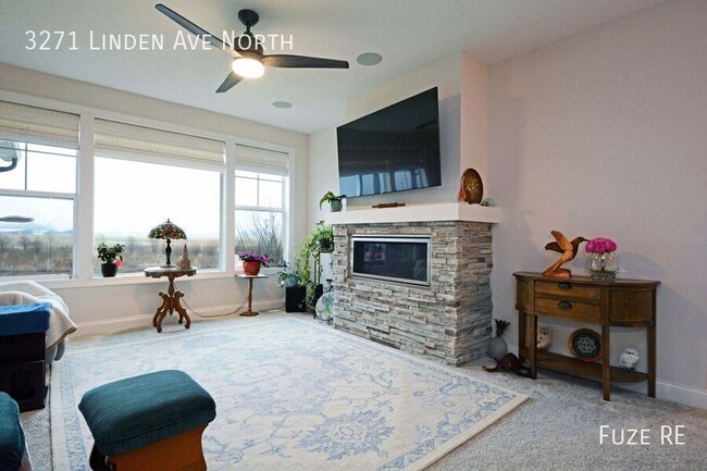 Photo - 3271 Linden Ave N