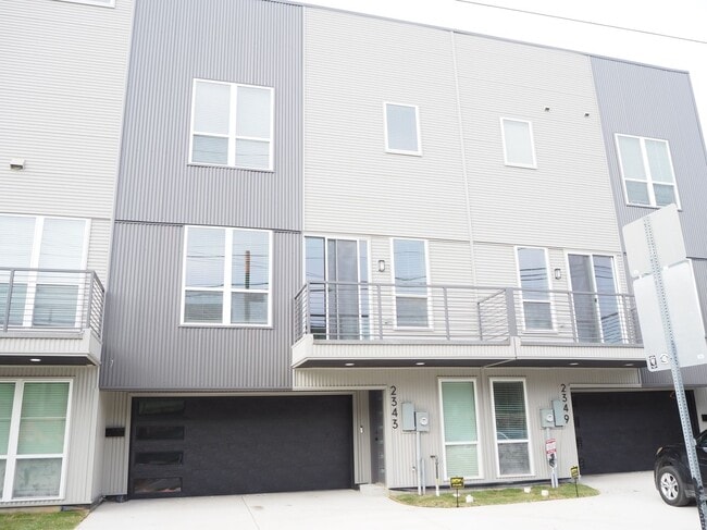 Photo - 2349 N Carroll-