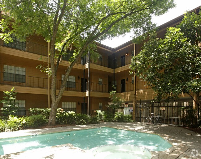 Photo - 31st Street Condominiums