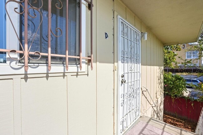 Photo - 9034 Hillside St