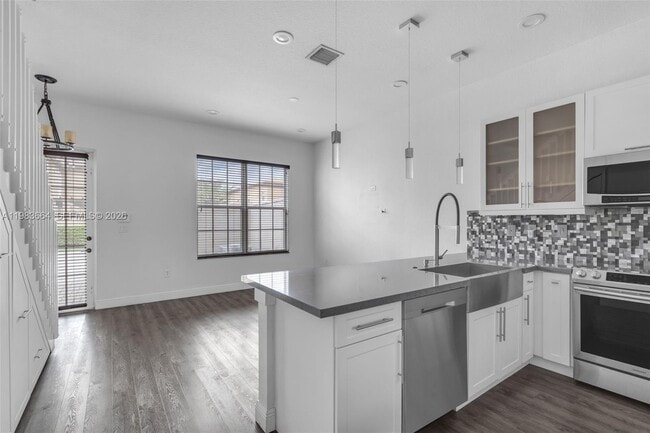 Photo - 624 SW 147th Ave