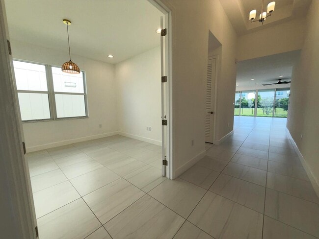 Photo - 1346 Harvester Xing