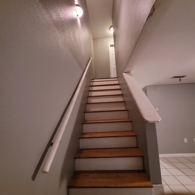 Stairwell - 3409 Golden Dr Unit Apt B