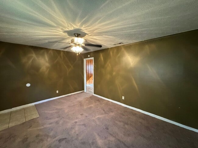 Photo - 1547 Dianne Dr