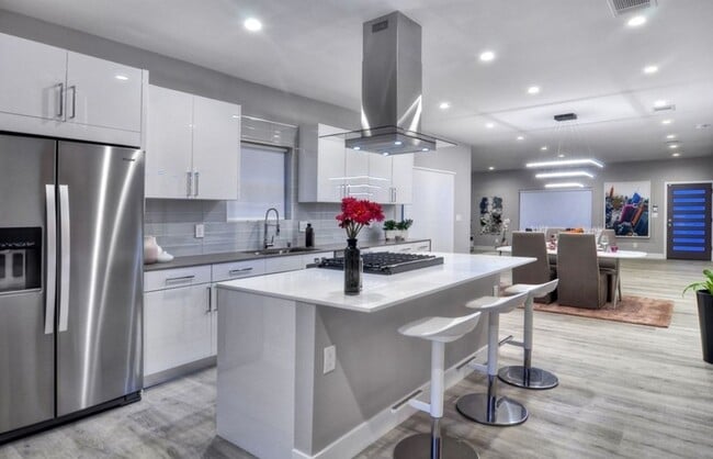 Photo - Private 3 Bed / 3 Bath Home with Incredible Outdoor Space