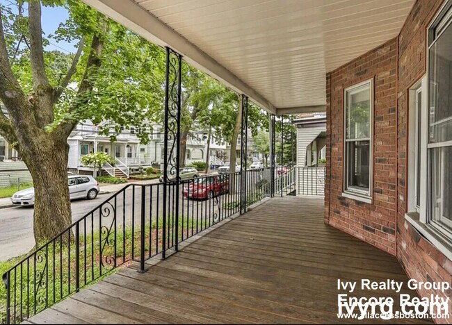 Building Photo - 46 Paulina St Unit 1