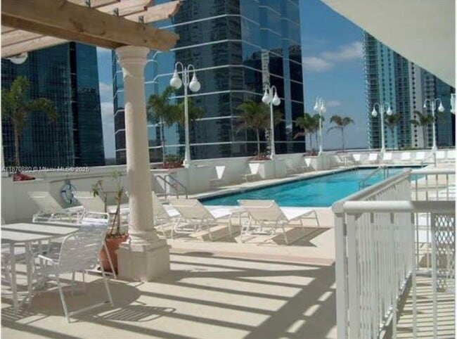 Building Photo - 1200 Brickell Bay Dr Unit 3318