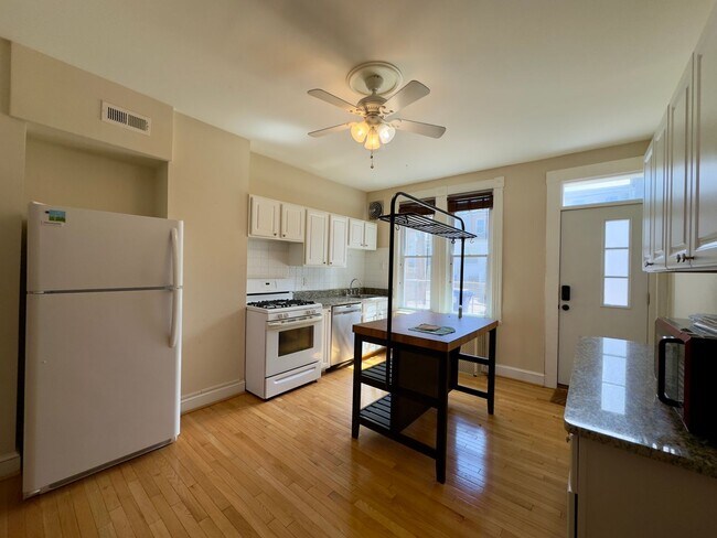 Photo - Charming 2Bed/1Bath Townhome in Highlandtown, Baltimore, MD!