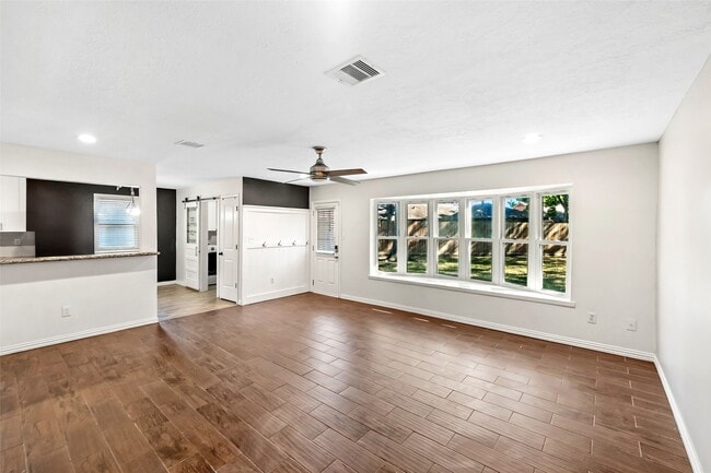 Photo - 2018 Westlake Rd