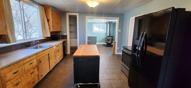 Photo - 207 First Ave E