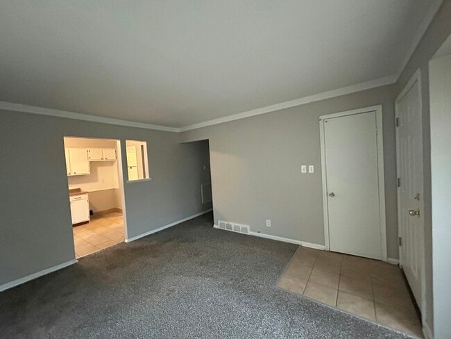 Photo - 15755 Woodbine Ave