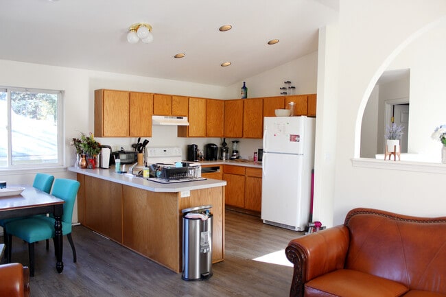 Photo - 1020 NE Alfred Ln