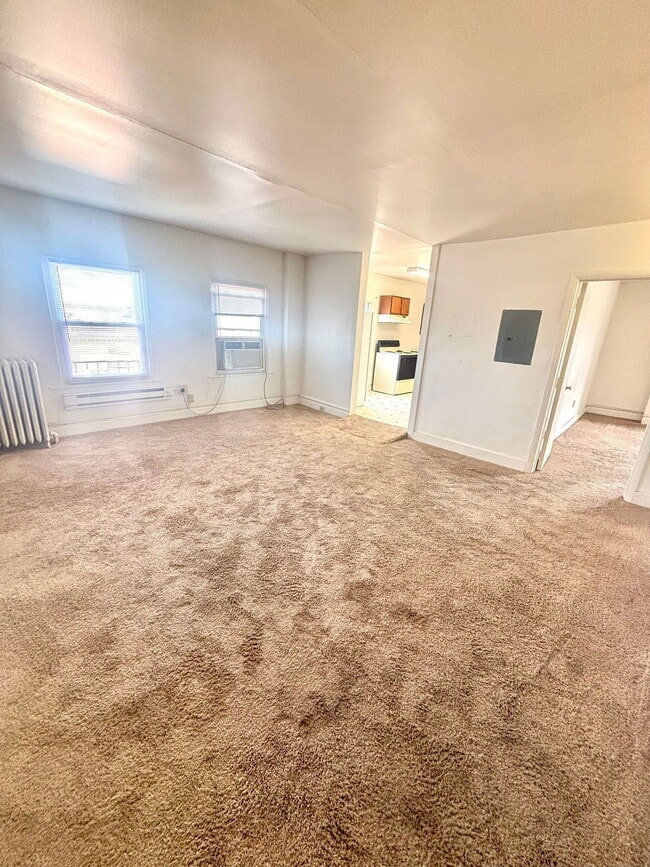 Building Photo - 408 Hand Ave Unit 3