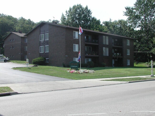 Photo - Aljer Manor Apartments