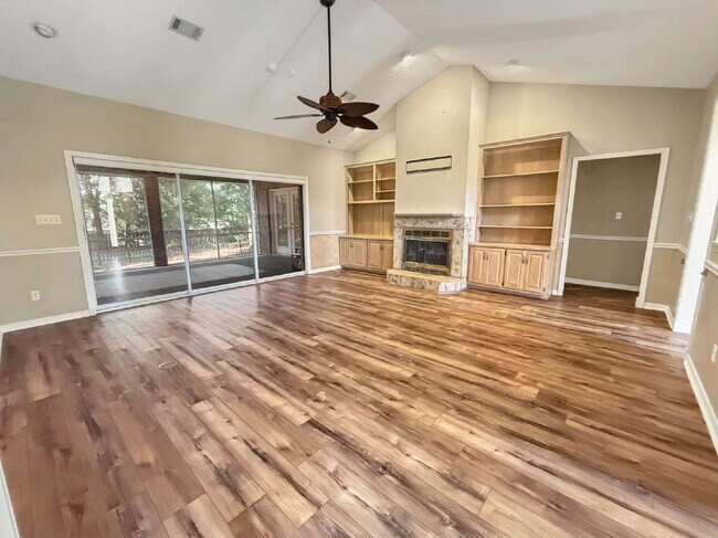 Photo - 404 Buxton Way