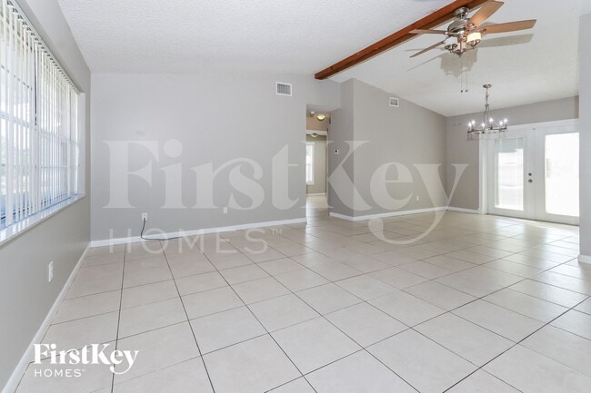 Photo - 650 NW Selvitz Rd