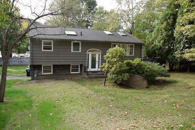 Photo - 157 Floral St