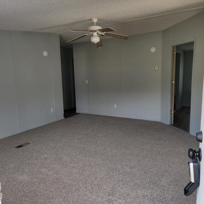 Photo - 1450 Broad St