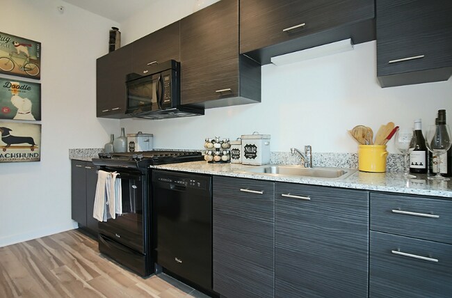 Photo - 798 N La Salle St