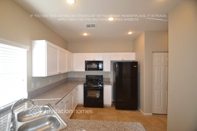 Photo - 625 Blue Yucca St