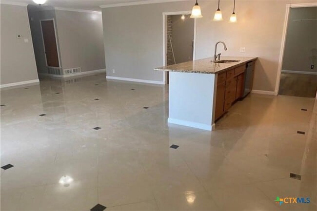 Photo - 200 Uecker Dr