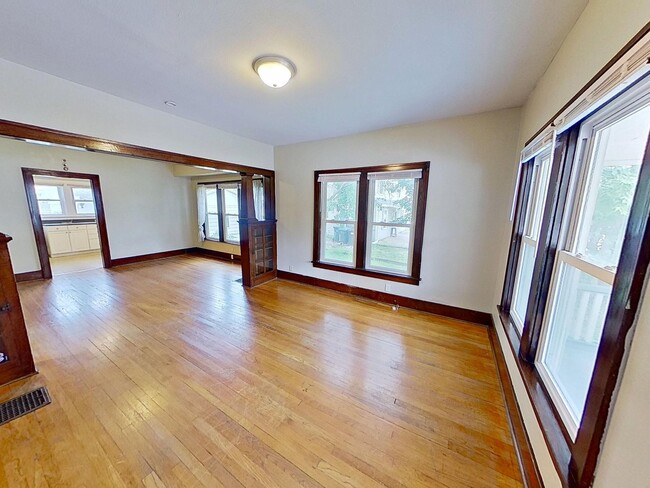 Photo - 709 E Main St