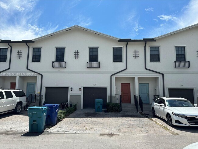 Building Photo - 721 SW 11th St