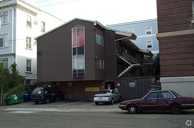 Building Photo - 1718 Summit Ave Rental