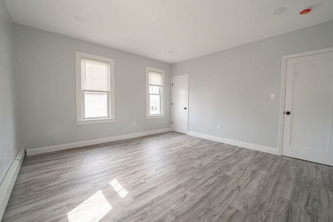 Photo - 194 N Chestnut St Unit 2