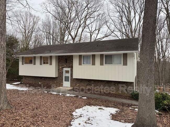 Building Photo - 607 Eastwood Dr