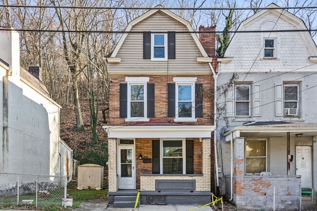 Newly Renovated 3 Bedroom 1.5 Bath plus Of... - Newly Renovated 3 Bedroom 1.5 Bath plus Of... House