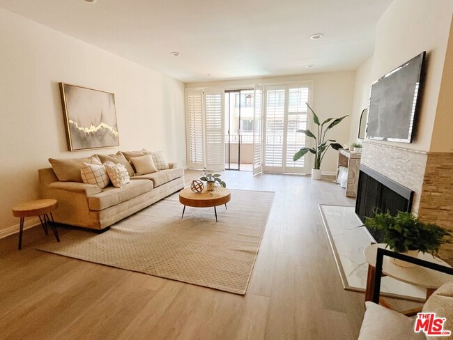 8455 Fountain Ave Unit 406