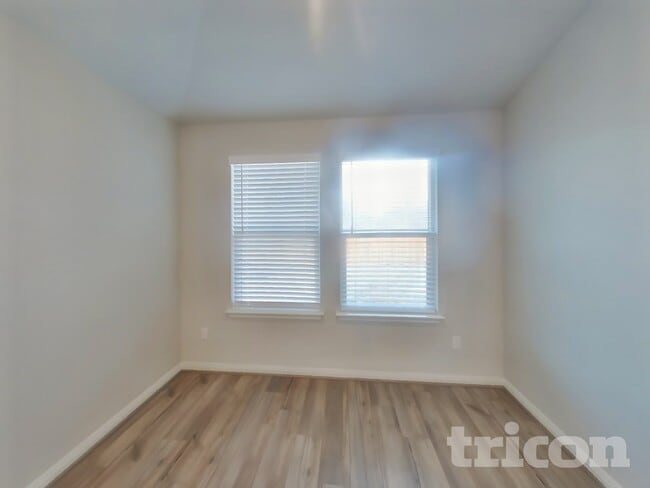 Photo - 13523 Emerson Wy