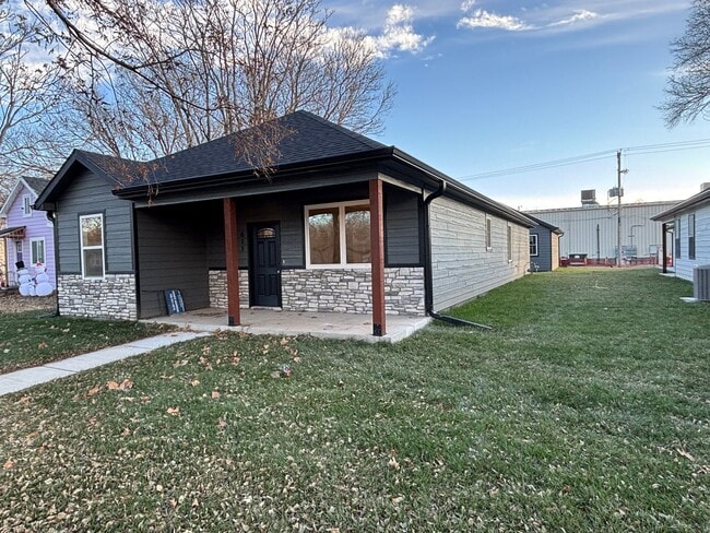 Photo - Stunning New Build in Central Manhattan! Available NOW!