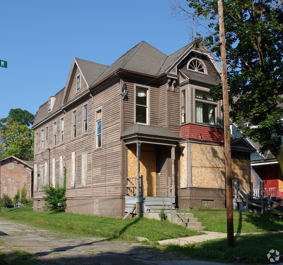 Elm Street Apartments - Elm Street Apartments